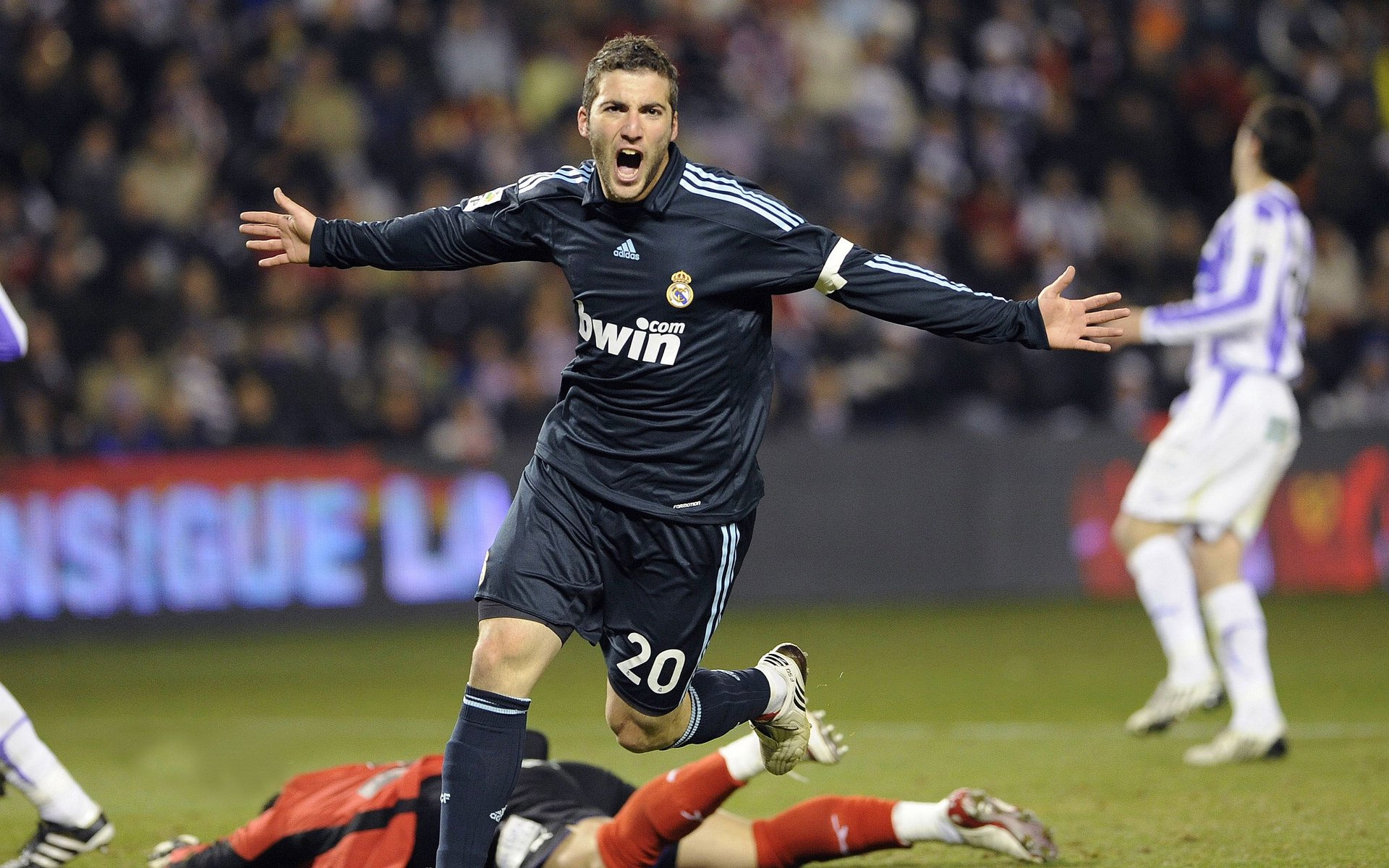 “安赫尔·巴尔博萨的突破与配合技术，帮助美洲狮队发挥战术优势”