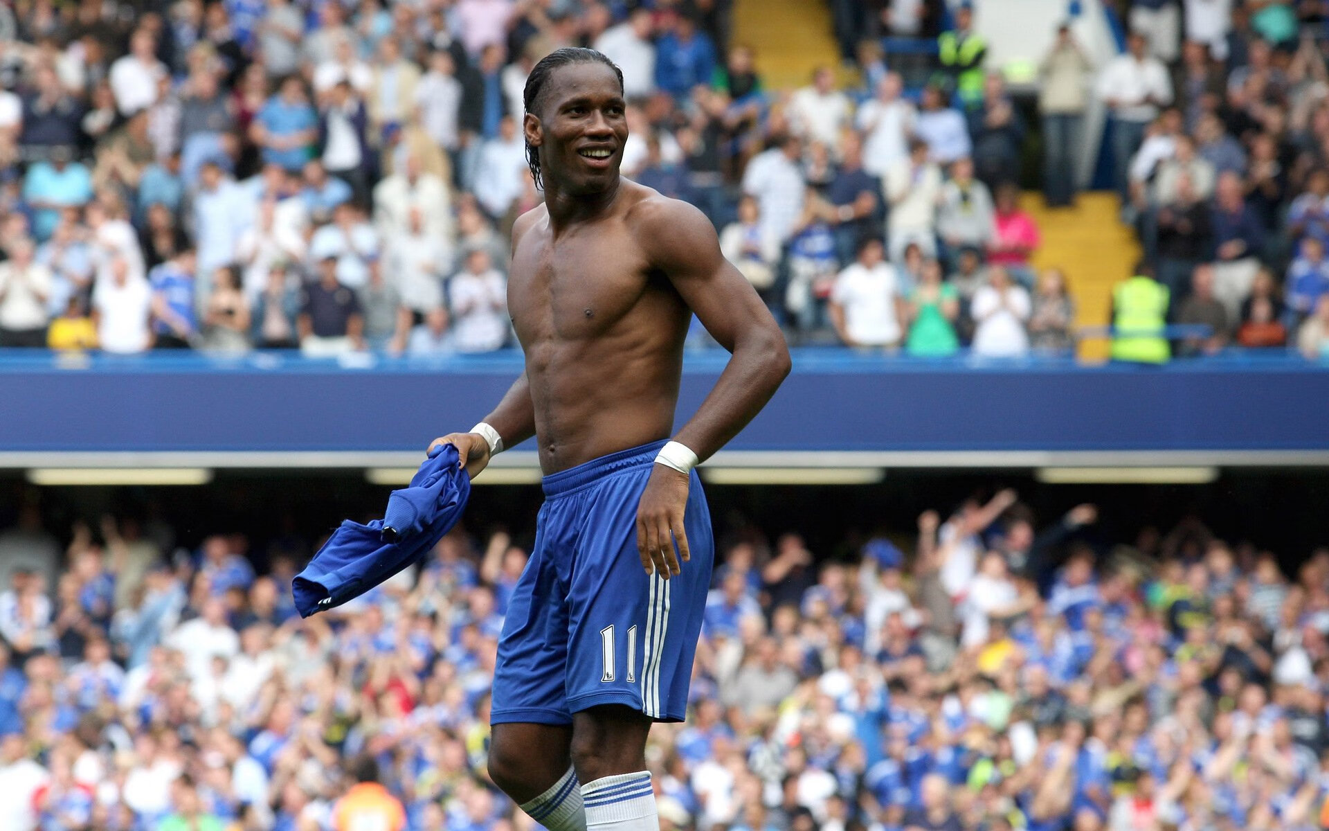 “彼得森闪电突破,带领南非羚羊队攻克强敌”